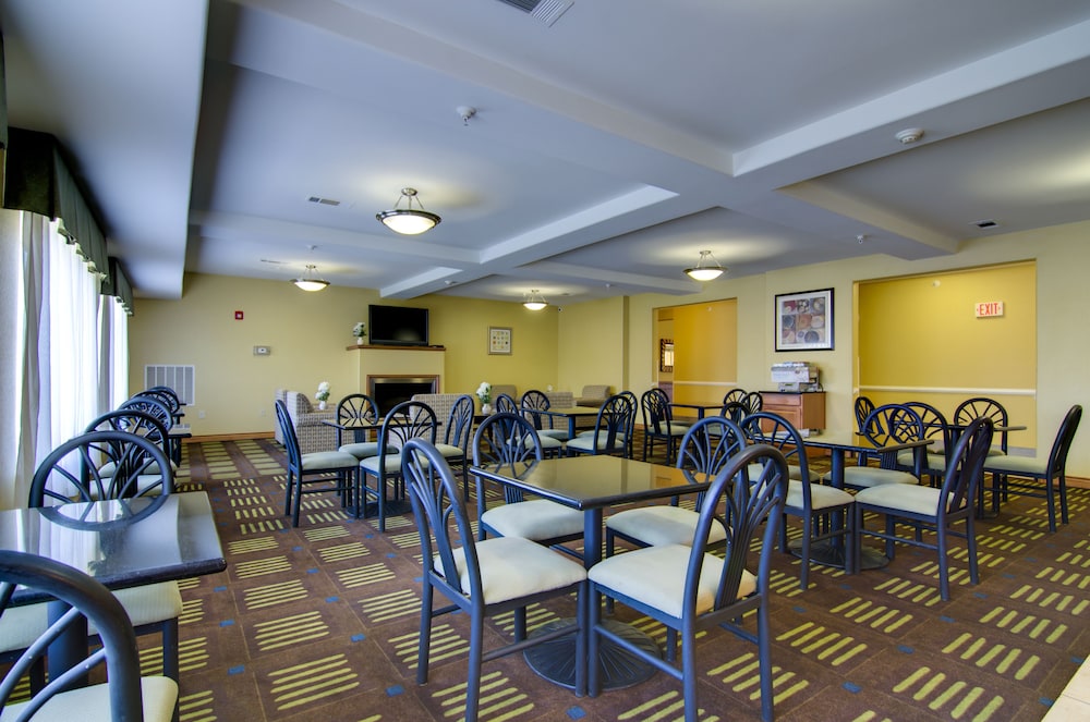 Holiday Inn Express Hotel & Stes Kansas City Sports Complex by IHG - photo 45