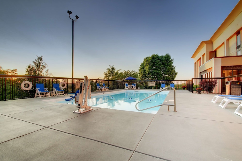 Hampton Inn Rolla - photo 25