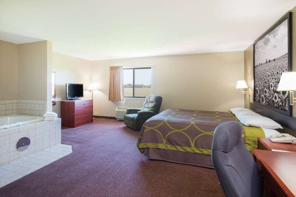 Super 8 by Wyndham Iola KS - photo 12