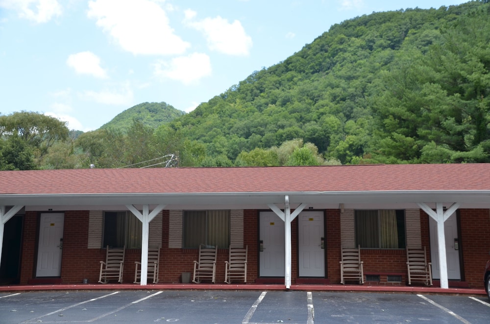 Travelowe's Motel - photo 42