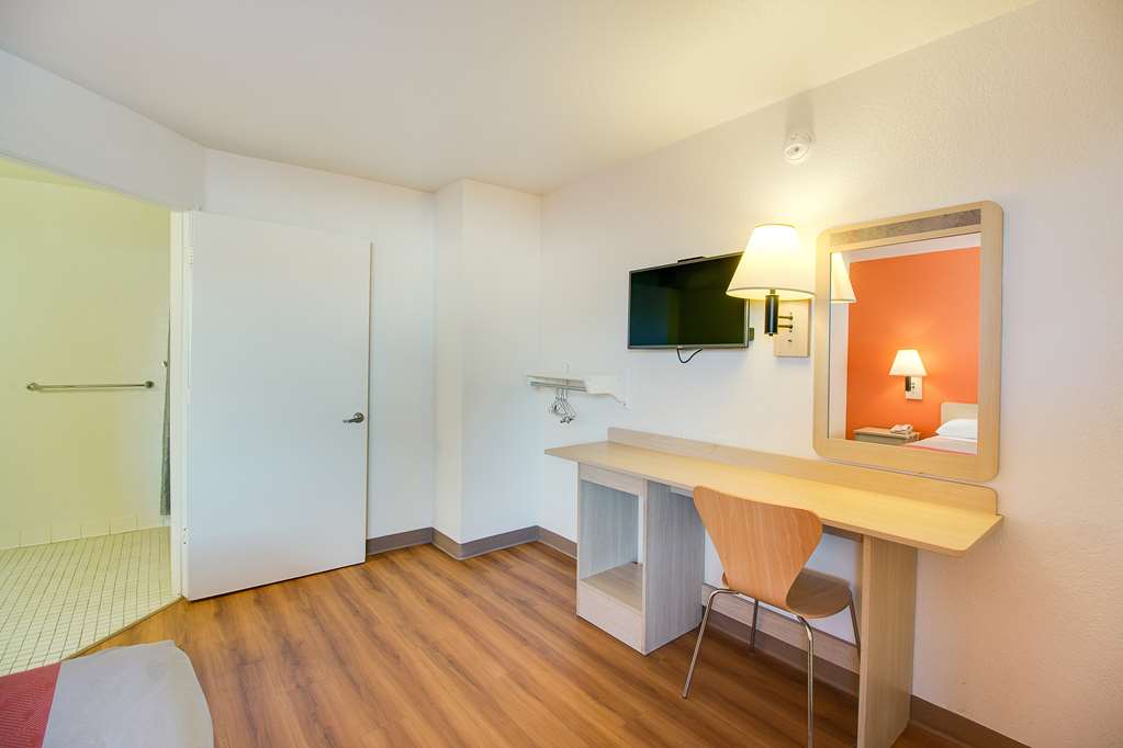 Motel6 Phoenix AZ East - photo 6