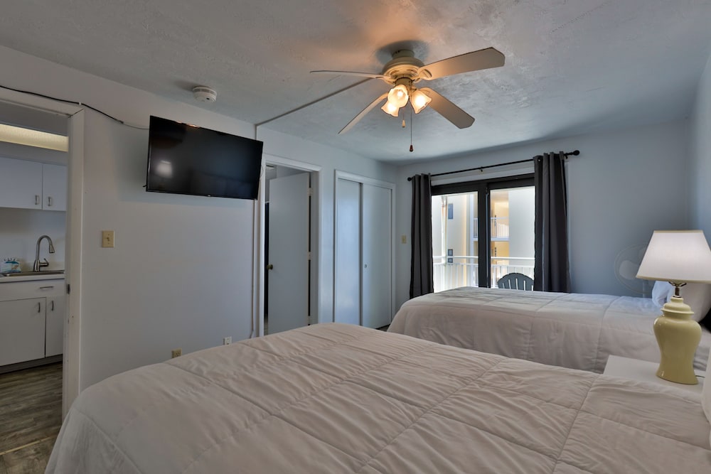 Coastal Waters Inn - photo 27