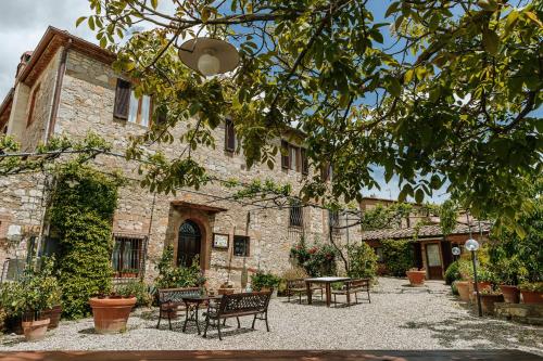 Villa Di Sotto — 4-Star Luxury Hotel in Castelnuovo Berardenga, Italy