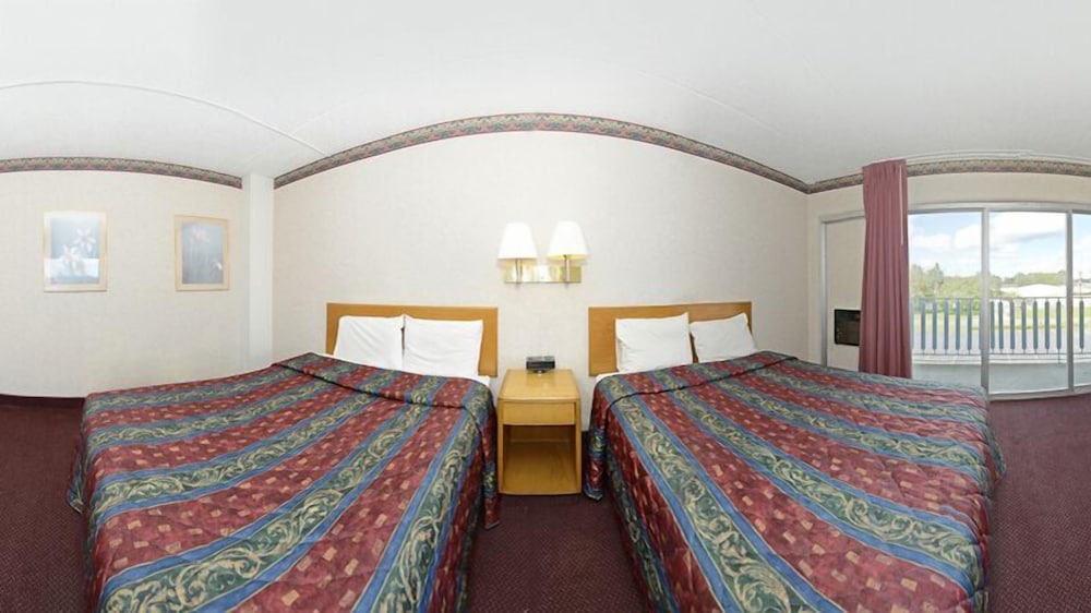 Howard Johnson by Wyndham Benton Harbor St. Joseph - photo 7