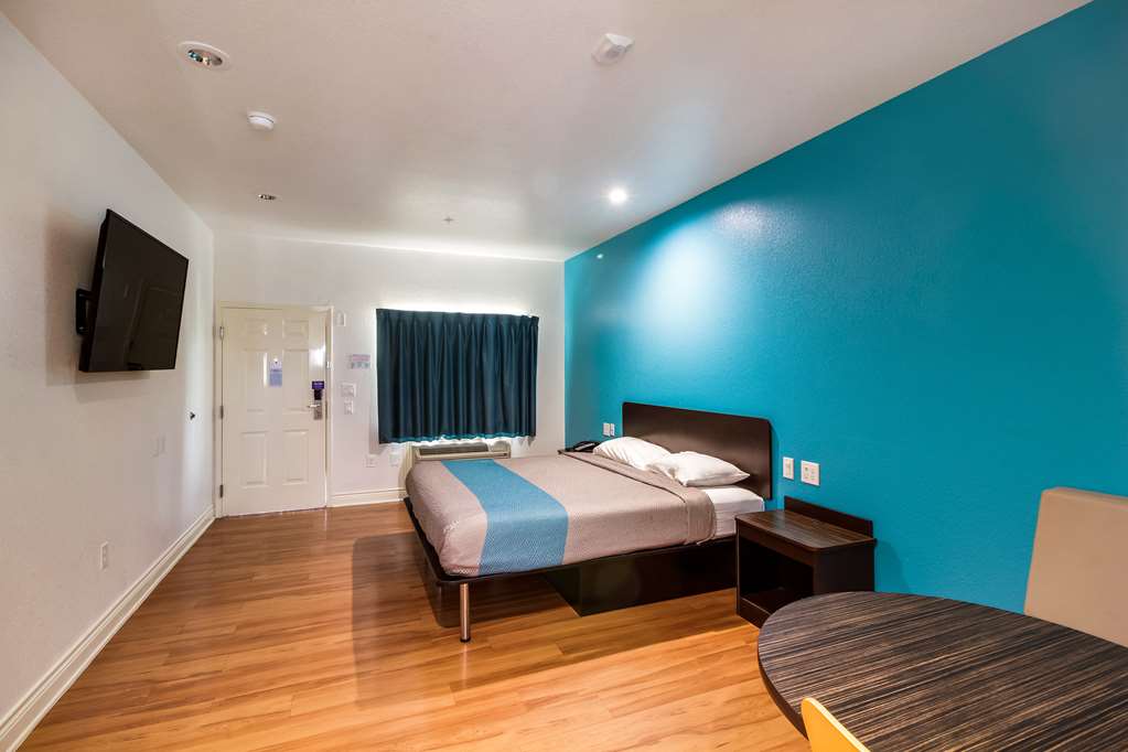Motel 6 Houston TX North - photo 6