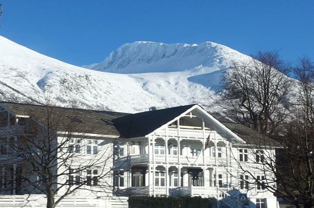 Rosendal Turisthotell in Rosendal, Norway