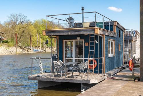 Tolles Tiny Hausboot Marianne mit Dachterrasse - carbon neutral hotel in Hamburg