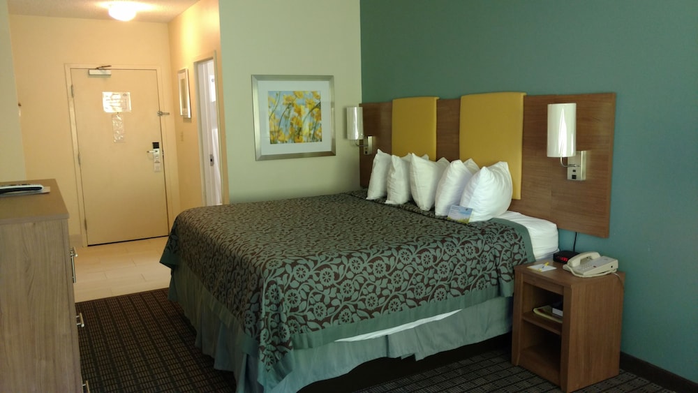 Days Inn by Wyndham Ashland - photo 16
