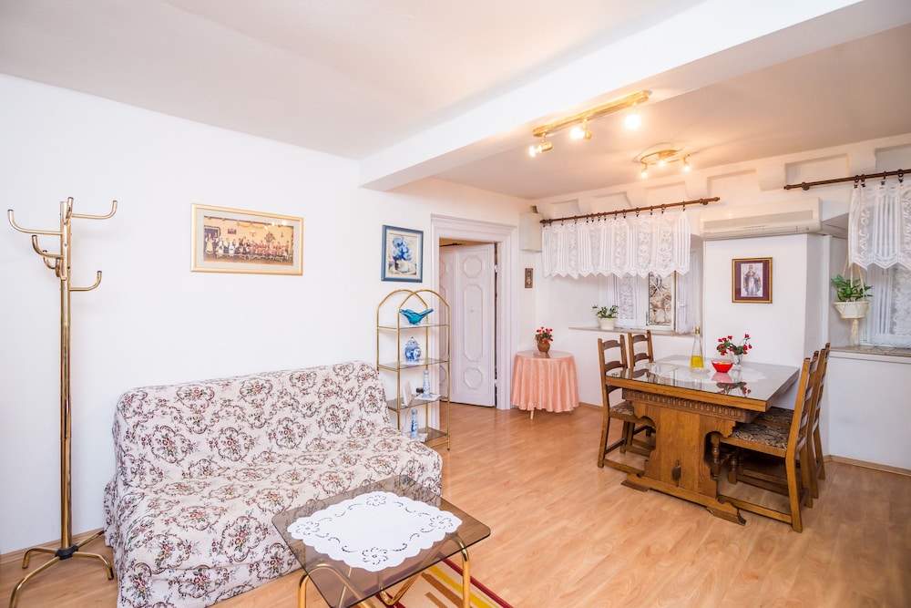Ana's Apartments