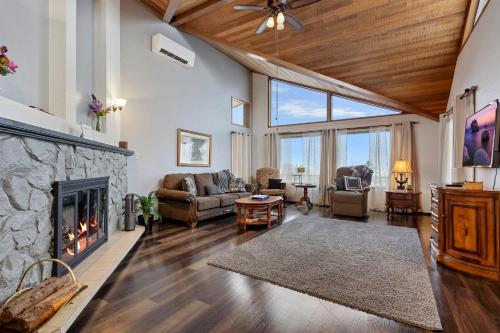 Mt Baker View Harbor King Bed Fire Pit — Oak Harbor