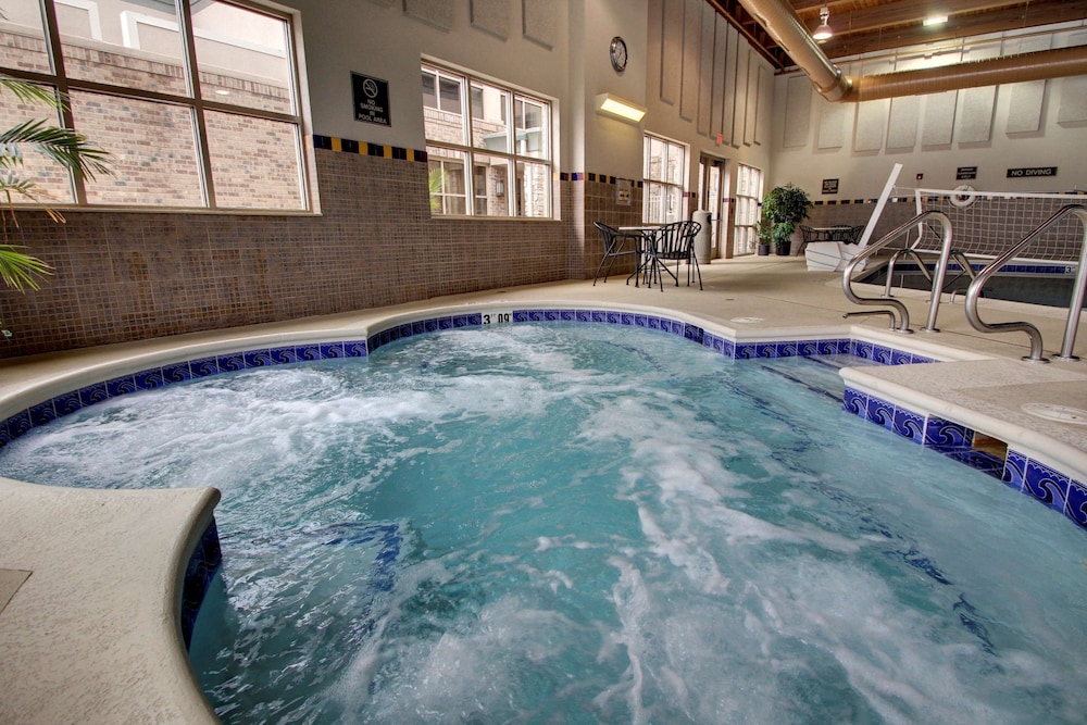 Hampton Inn & Suites Chicago Aurora - photo 24