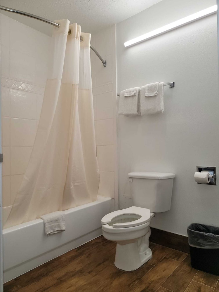 Texas Inn & Suites Raymondville - photo 42