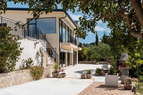 Villa Simona con giardino — 4-Star Luxury Hotel in Favara, Italy