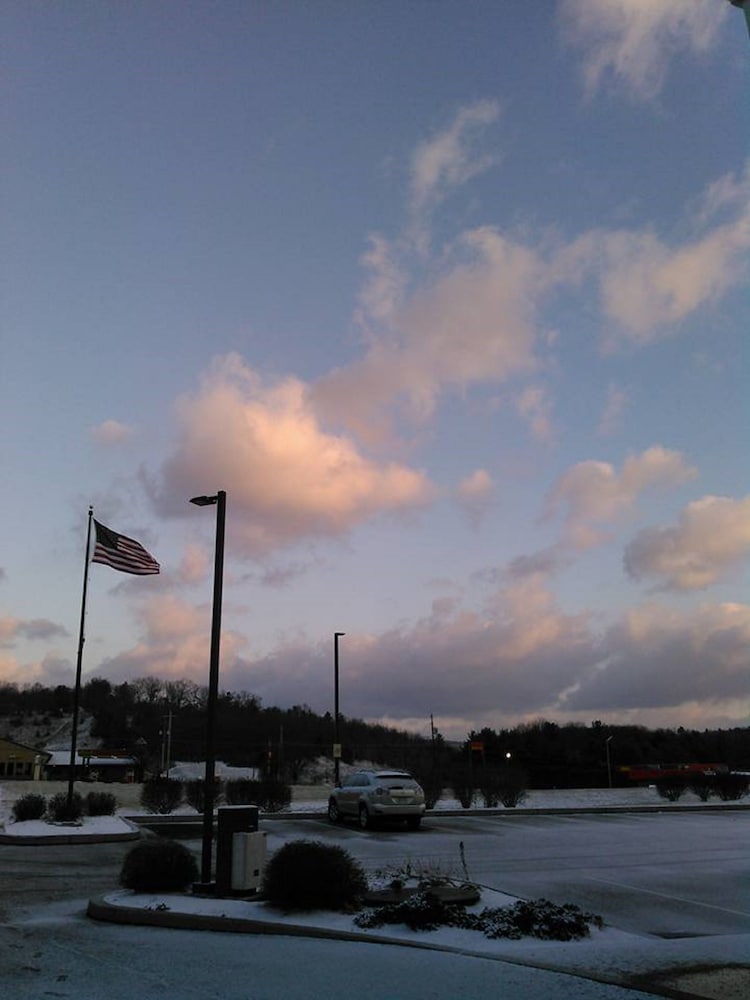 Hampton Inn Pine Grove - photo 84