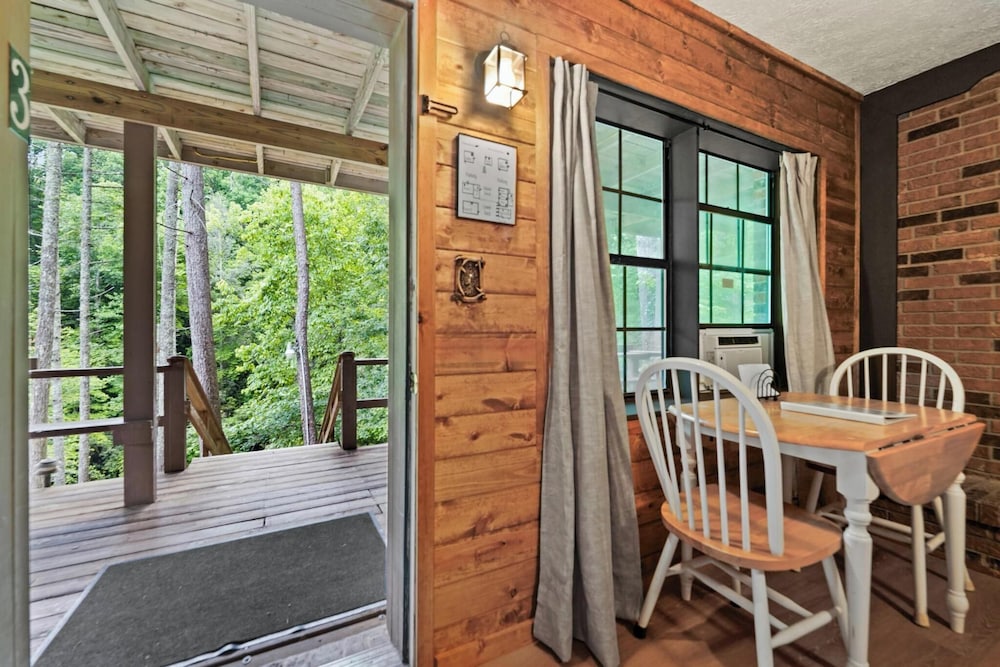 The Cascades Inn - photo 7