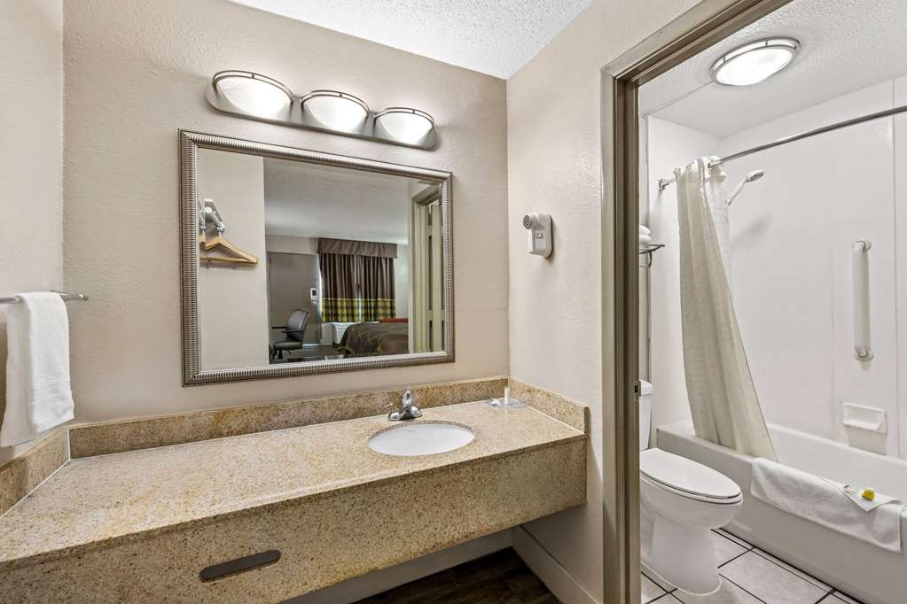 Super 8 by Wyndham Garysburg Roanoke Rapids - photo 27