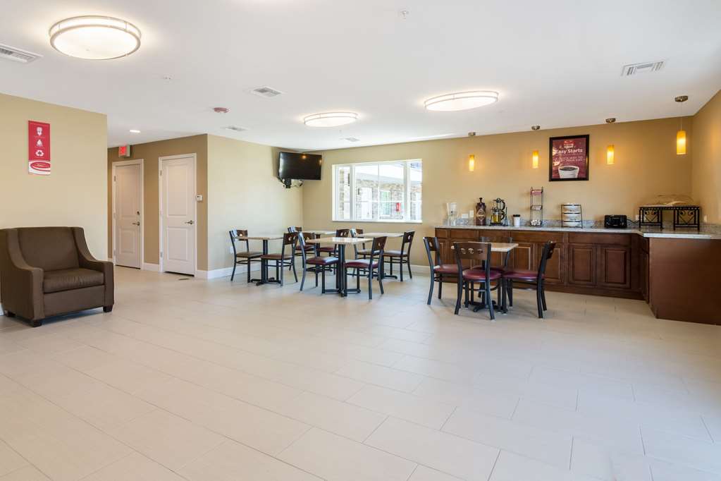 Econo Lodge Inn & Suites North Little Rock near Riverfront - photo 6