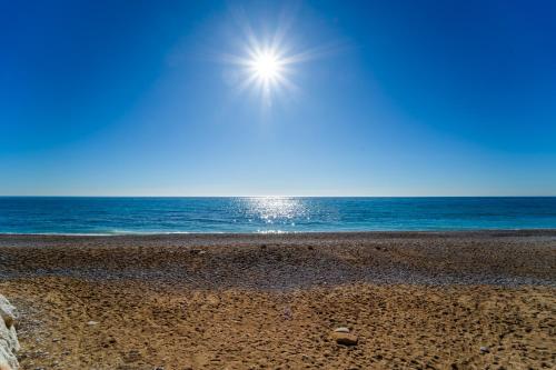 Tranquilidad a la Orilla Del Mar in Villajoyosa, Spain
