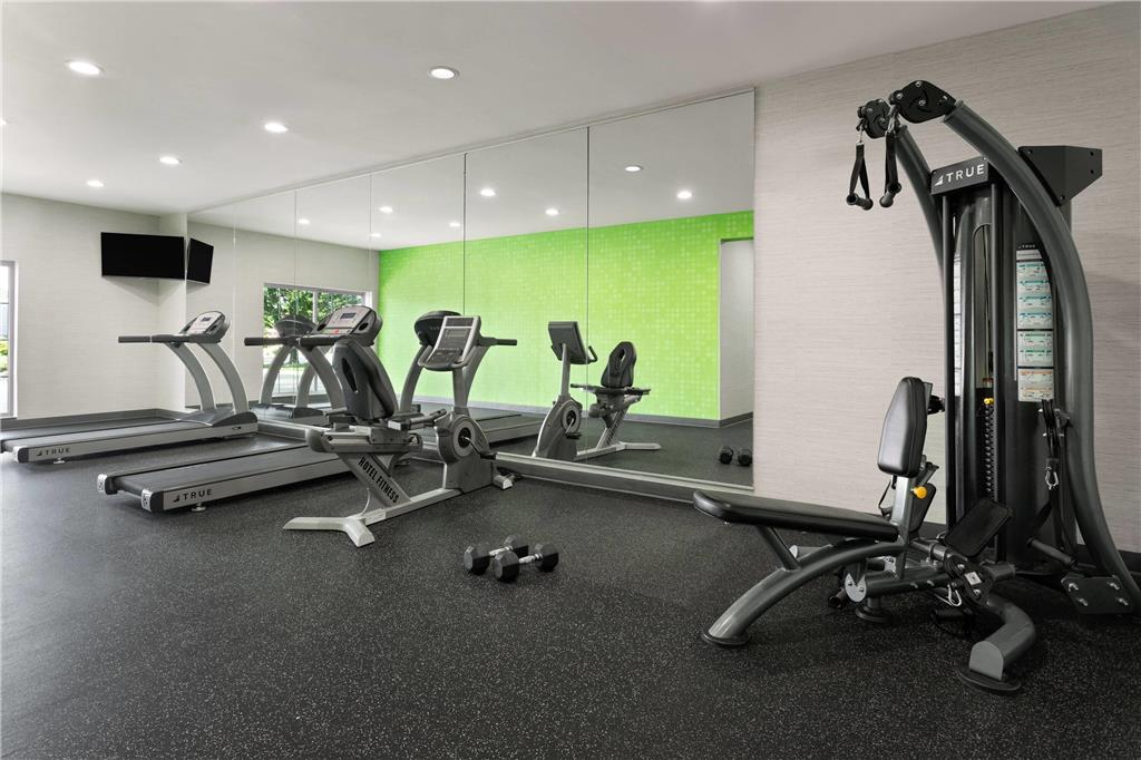 La Quinta Inn & Suites by Wyndham Columbus Edinburgh - photo 9