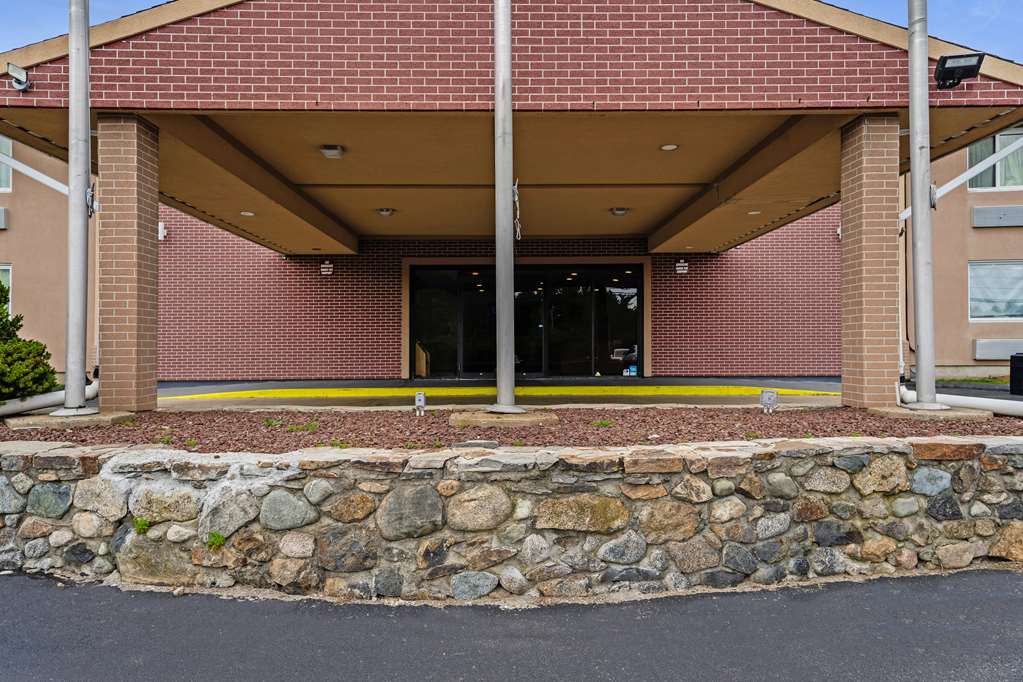 Americas Best Value Inn Foxboro - photo 5