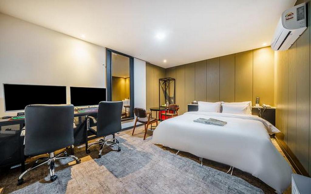 Hotel Bene - carbon neutral hotel in Unknown City