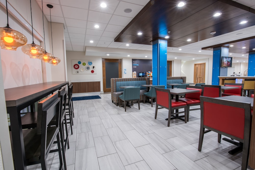Holiday Inn Express & Suites Lake Charles South Casino Area by IHG - photo 11