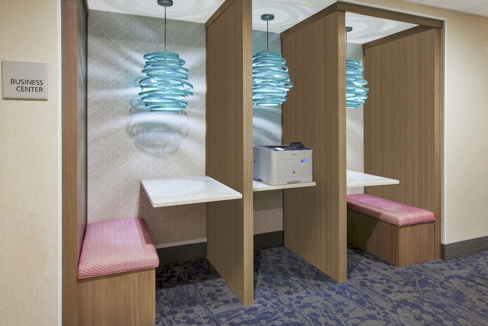 Hampton Inn & Suites Oakwood Village Cleveland - photo 22