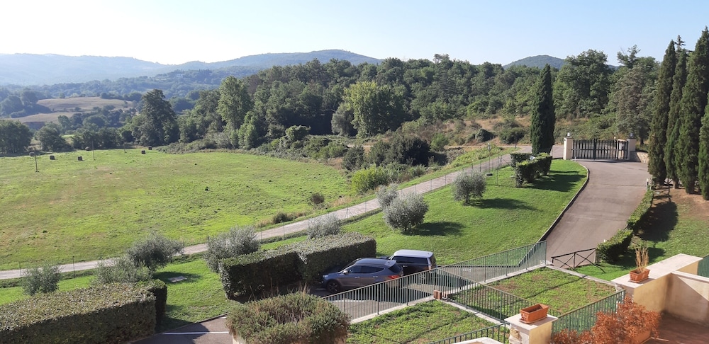 Sleeps 6 Private Pool Remote Countryside Villa — 4-Star Luxury Hotel in Bucine, Italy