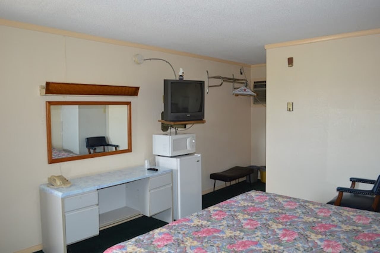 Capri Motel By OYO Elwood Wathena - photo 13