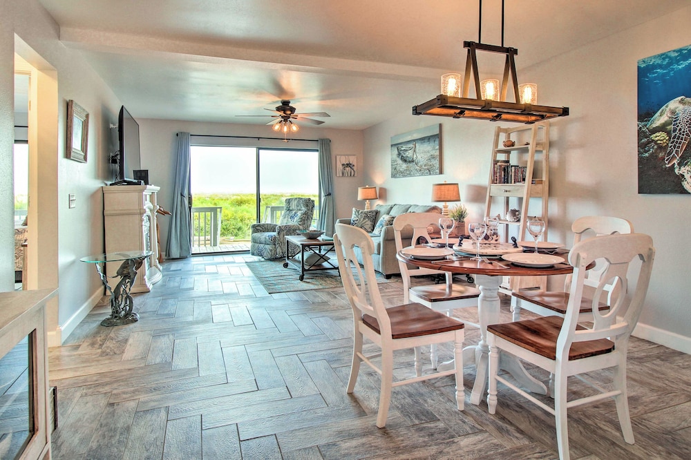 Ocean Front Two Bedroom Villa in the D Building New Decks — 4-Star Luxury Hotel in Beaufort, United States