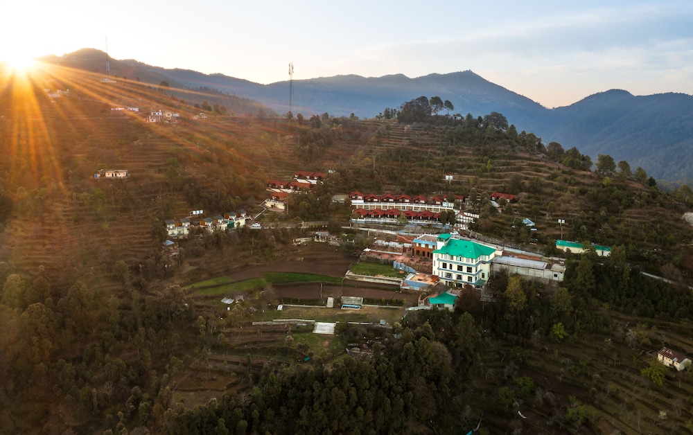 Digantaa Resort in Dhari, India