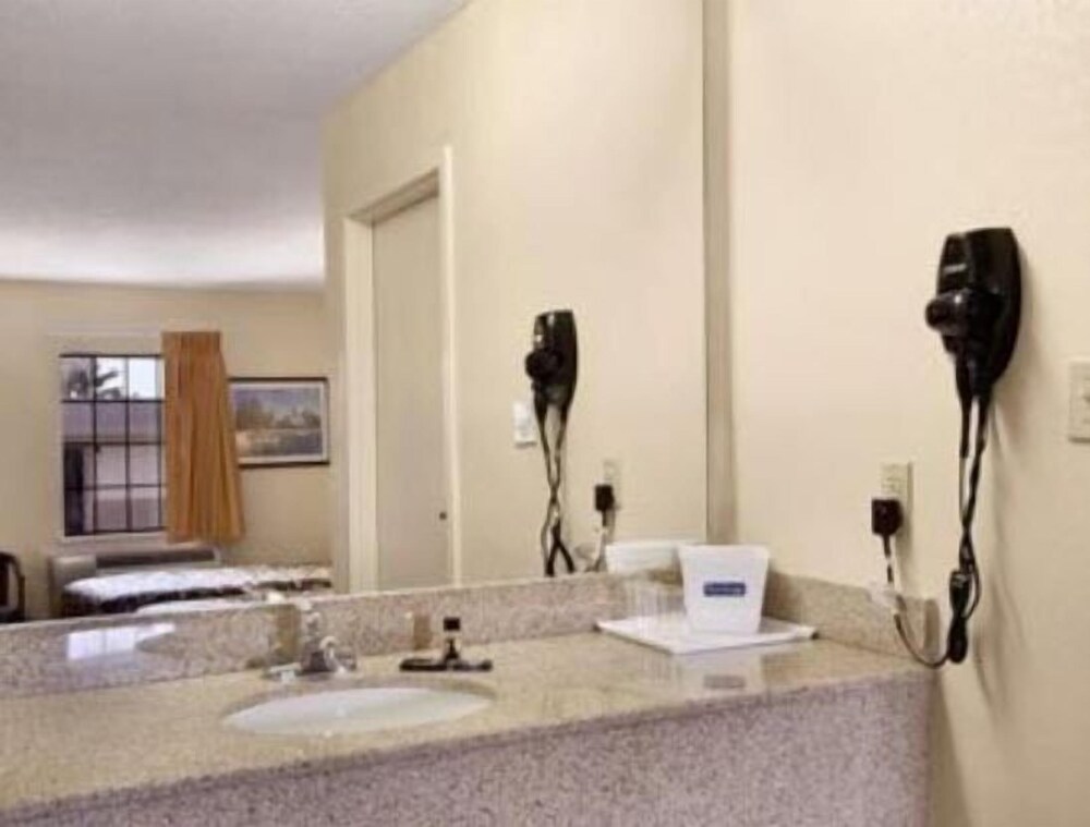 Best Way Inn & Suites - photo 11