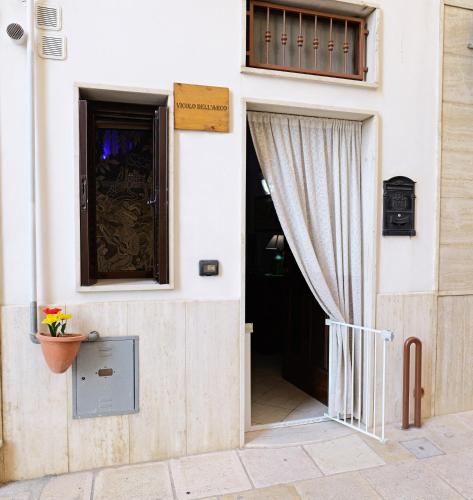 Vicolo dell’Arco in Fasano, Italy