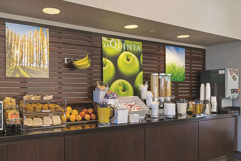 La Quinta Inn & Suites by Wyndham Ontario Airport - photo 52