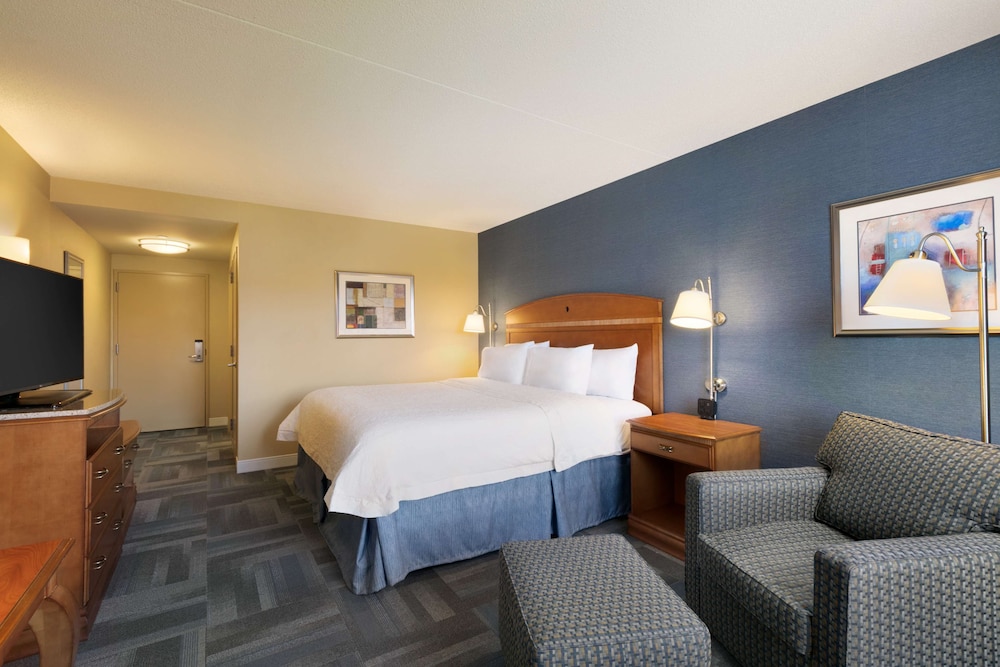 Hampton Inn New York LaGuardia Airport - photo 8