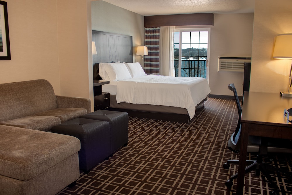 Holiday Inn Express Le Claire Riverfront Davenport by IHG - photo 18
