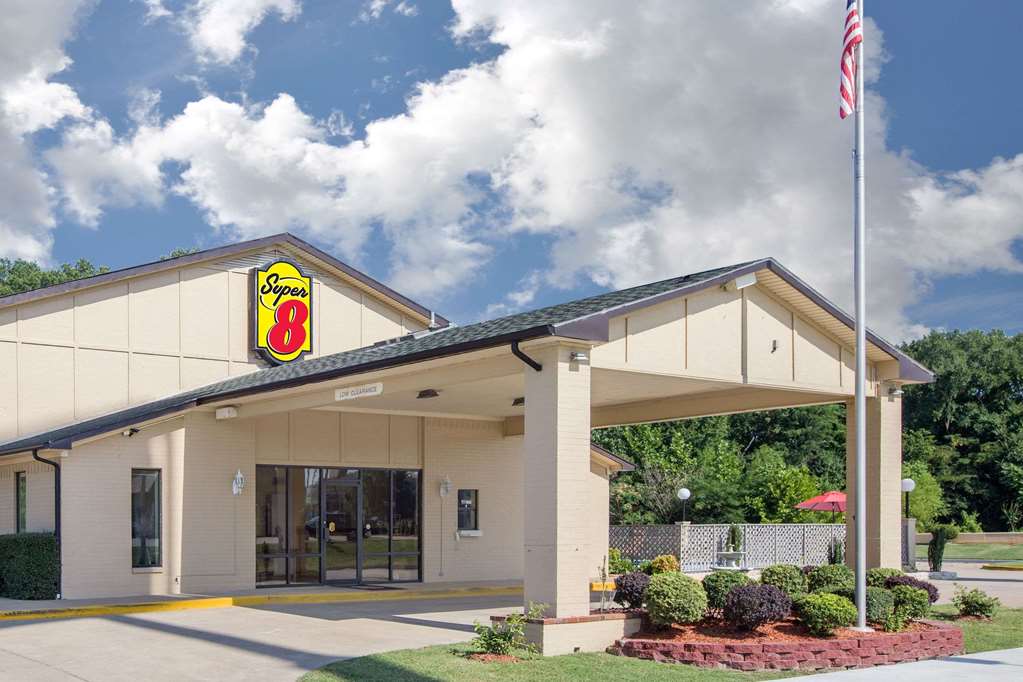 Super 8 by Wyndham Clarksville AR - featured photo