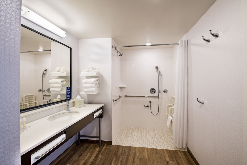 Hampton Inn & Suites Keller Town Center - photo 19