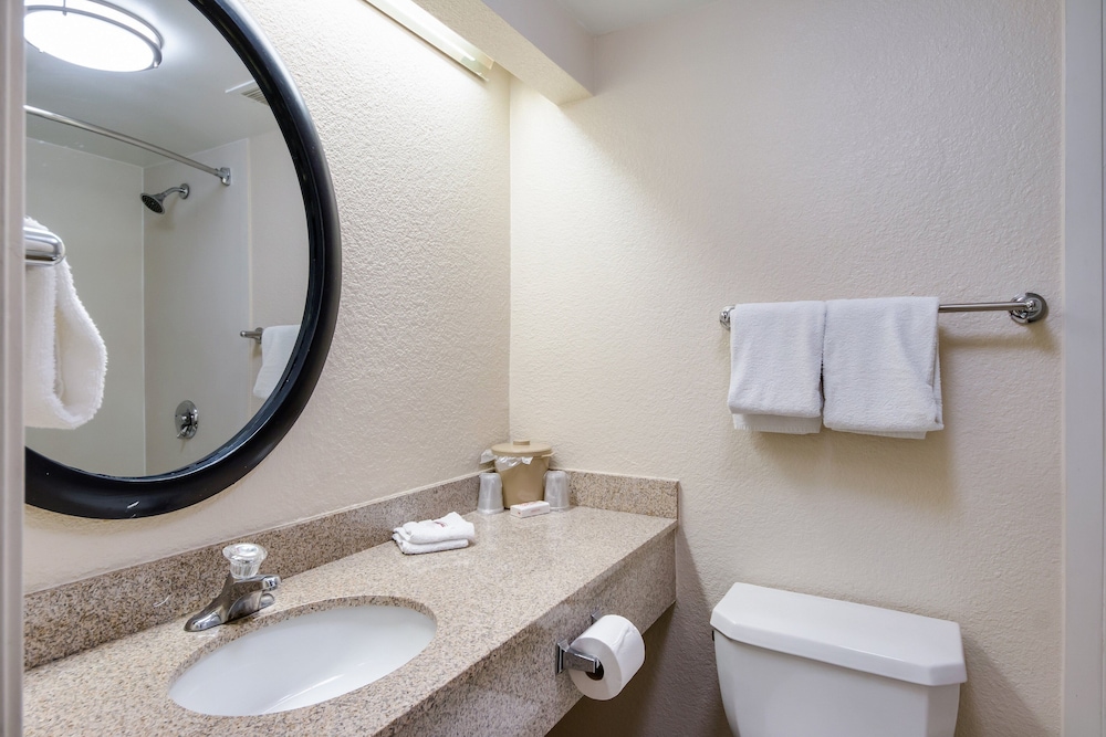 Red Roof Inn Laredo - photo 28