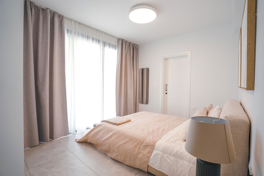 Mira Paphos 2bdr Apartment With Private Terrace