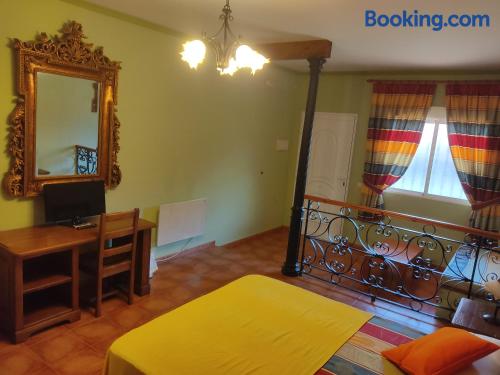 Alojamiento Rural Los Delfines — hotel in Valdepenas