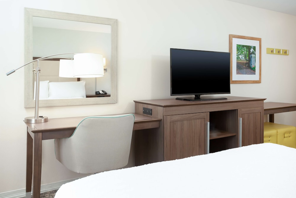 Hampton Inn & Suites Niles Warren - photo 12