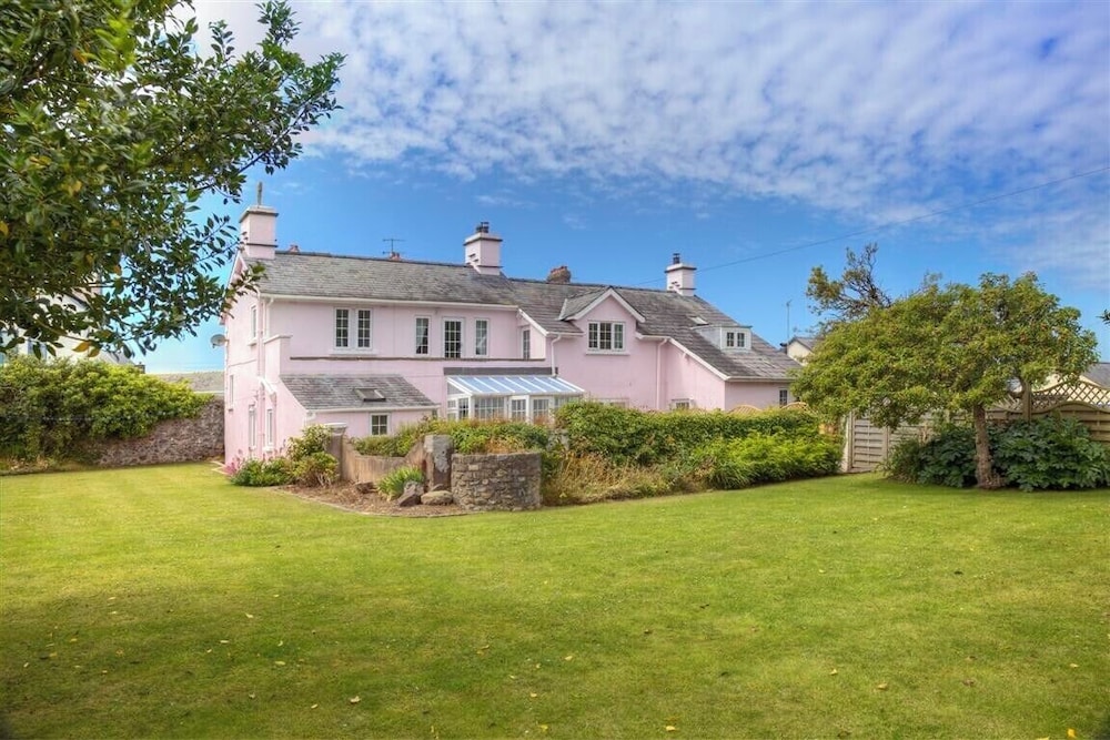 Ty Ffynnon - carbon neutral hotel in Pwllheli