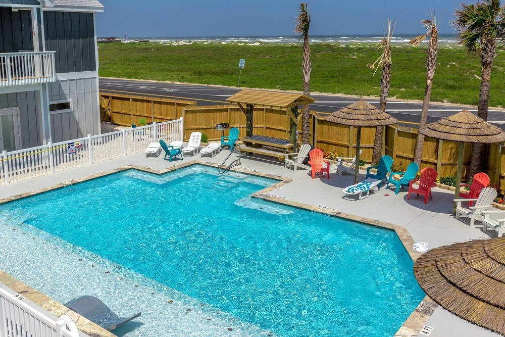 Brand New at Padre Beach View Resort by RedAwning - photo 19