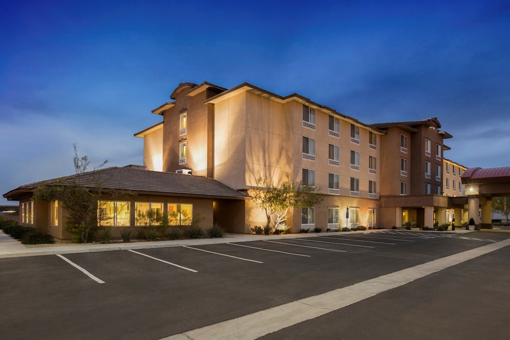 Holiday Inn & Suites Barstow by IHG - photo 41