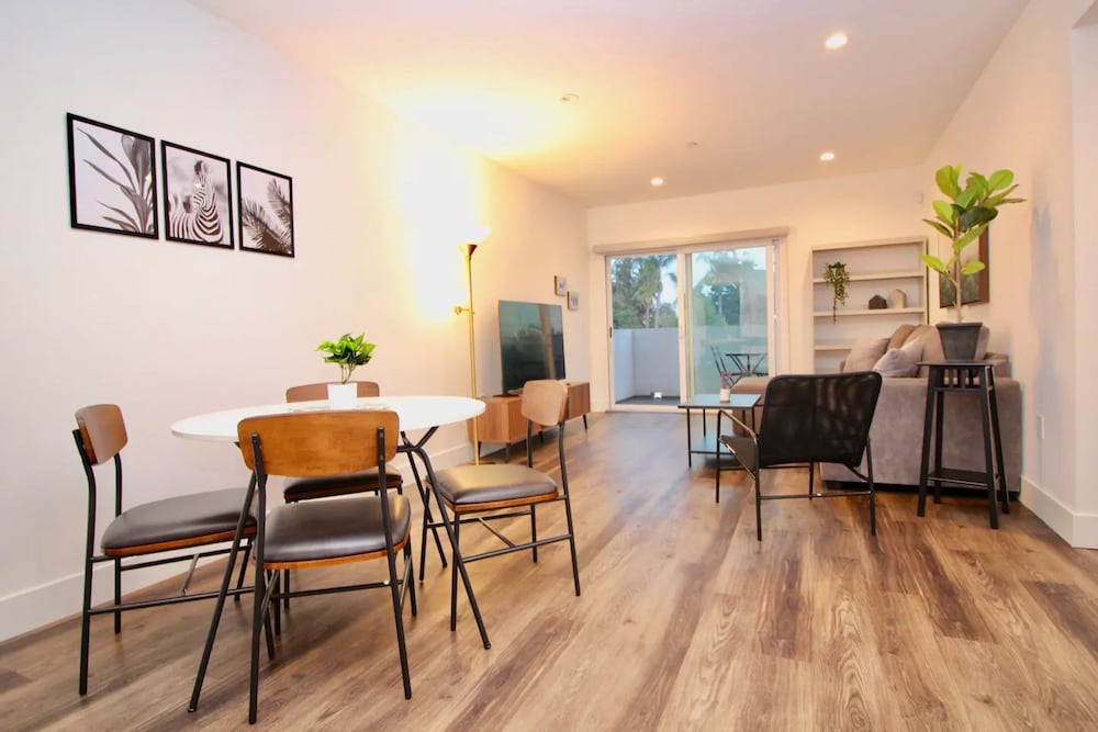Los Angeles Premium City Suites Free Secured Parking - photo 25