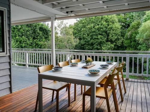 Moffat Beach Gem Steps To Surf Trails Cafes — Caloundra