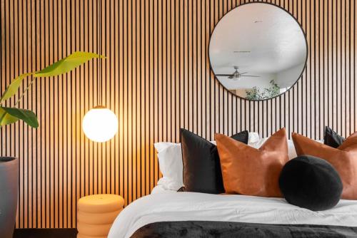 2 Story Sanctuary Spacious Hot Tub Billiards in Los Angeles, United States