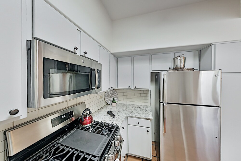 Zona Rosa Suites - photo 10