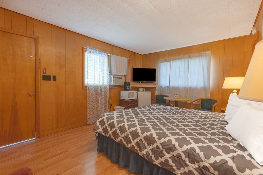 Parkside Motel by OYO Meadville Conneaut Lake - photo 23